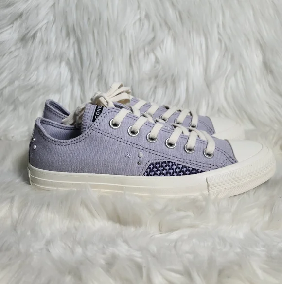 Converse Chuck Taylor All Star Low Top Lavender 7 Women / 5 Men NWOB - Picture 2 of 5